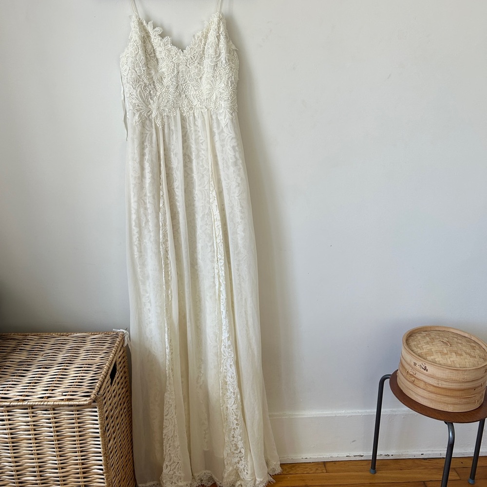 Elegant Antique Lace ‘Sandra’ Gown from Revolve x Heartloom BNWT